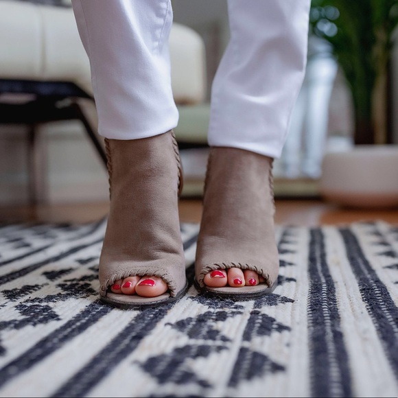 👢 Taupe Booties - Picture 2 of 3